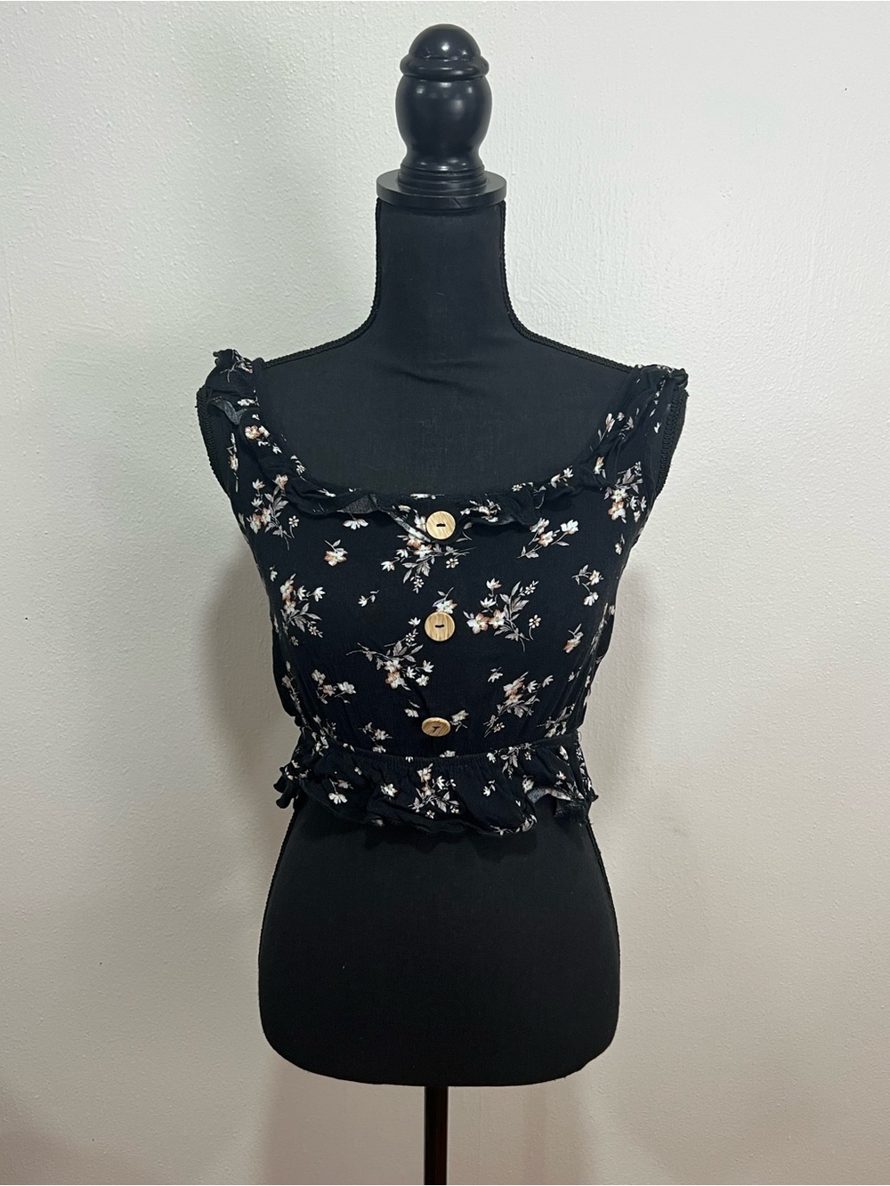 Black floral crop top